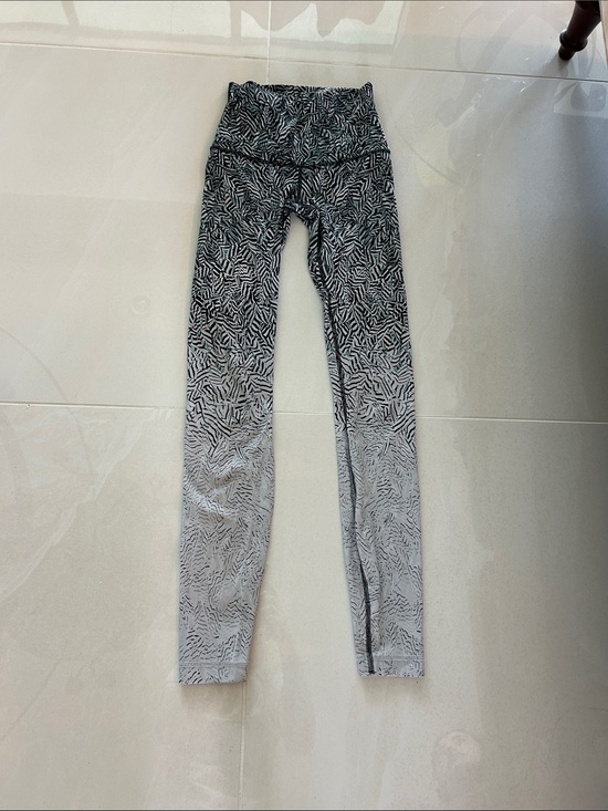 lululemon athletica Pants - lululemon athletica Black and Gray Ombre Patterned Leggings